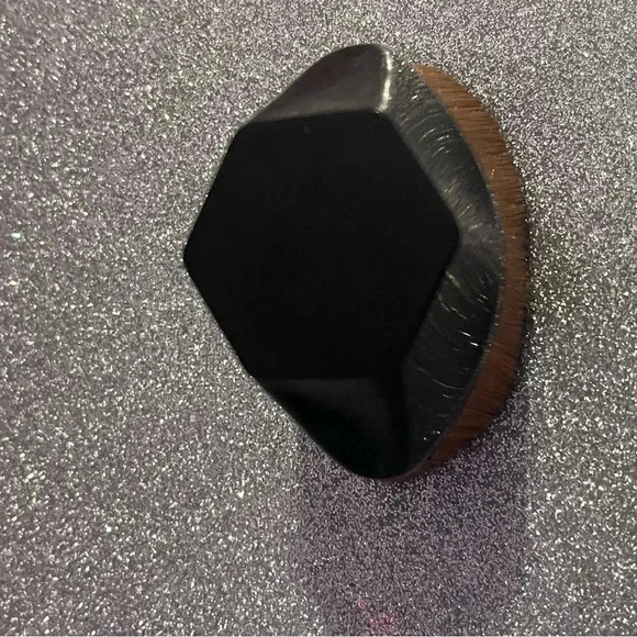 Brand new makeup brush 😮‍💨 - Picture 3 of 7